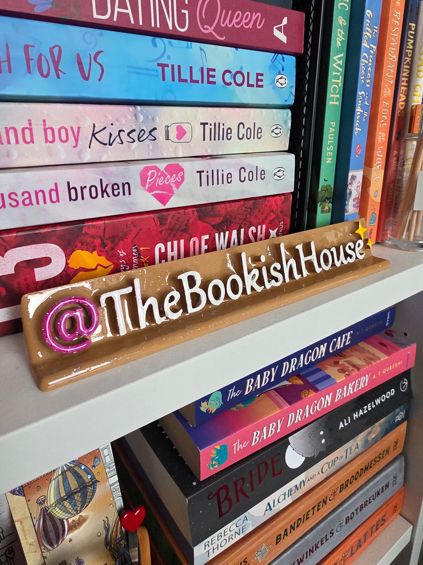 Bookshelve sign with name